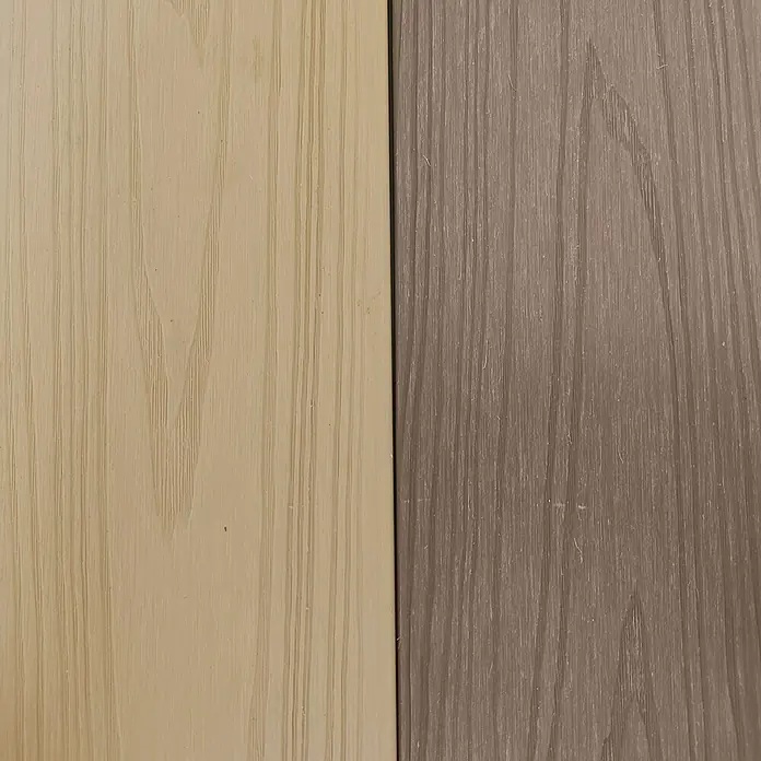 Dioco Tablón para terraza WPC Duratech - L x An x Es: 220 x 14,2 x 2,3 cm, IPE/Teca, 1 ud. - Primer plano de dos paneles de madera, uno en beige claro y el otro en gris oscuro, mostrando diferentes patrones de vetas de madera.