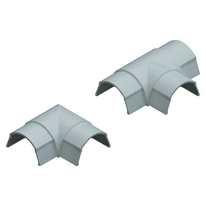 D-Line Kabelkanal-Zubehörkit - Weiß, Passend für: D-Line Kabelkanal 50 x 25 mm - Verschiedene Perspektiven von weißen Sanitärrohrverbindungsstücken, darunter ein T-Stück und ein Winkelstück, die auf einer ebenen Oberfläche präsentiert werden.