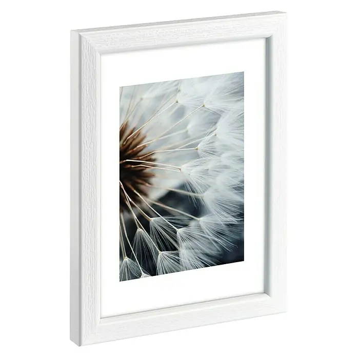 Hama Kunststoffrahmen Breeze - 15 x 20 cm, Weiß - Weißer Bilderrahmen mit Struktur und einem Nahaufnahme-Druck einer Pusteblume.