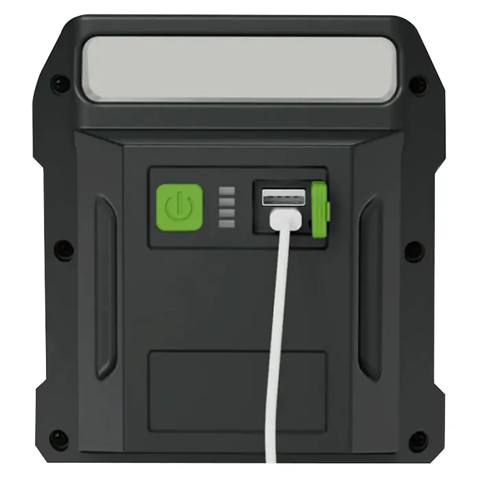 Profi Depot LED-Akkustrahler 2 in 1 - 20 W, 5.600 lm, 6.500 K, 12,7 x 12,7 x 330 cm, IP54 - Nahaufnahme eines tragbaren, schwarzen Stromgenerators mit einem weißen Ladekabel, das an einen USB-Anschluss angeschlossen ist.