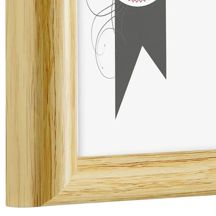 Hama Kunststoffrahmen Swing - DIN A4 (21 x 29,7cm), Natur - Nahaufnahme eines Holzbilderrahmens mit einem modernen Design. Der Rahmen umgibt ein weißes Bild mit einem grauen Dekor.