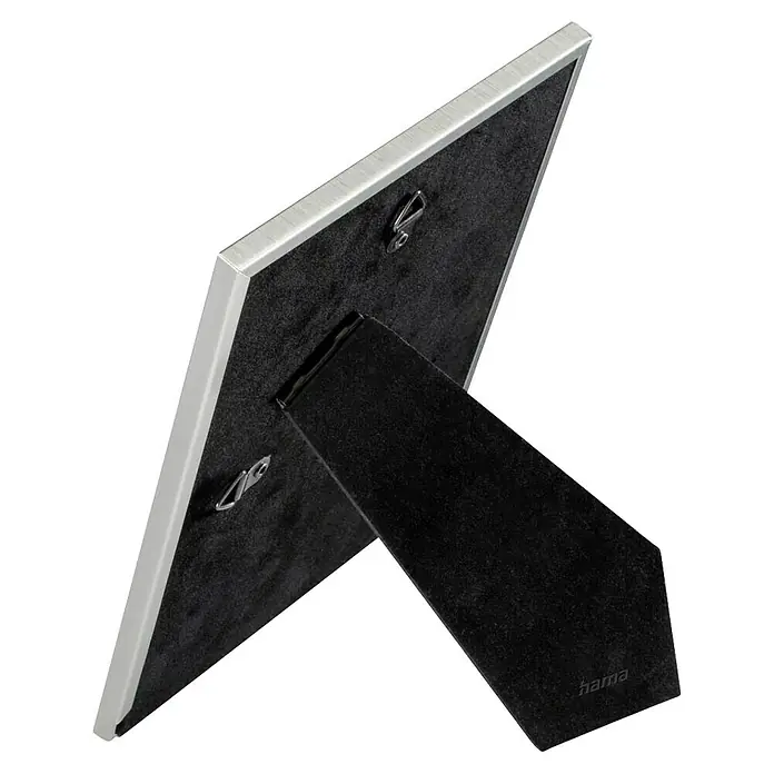 Hama Alurahmen Lia - 13 x 18 cm, Silber - Silberner Bilderrahmen, Rückansicht, mit schwarzer Samtrückwand und Aufsteller, zeigt Wandhaken.