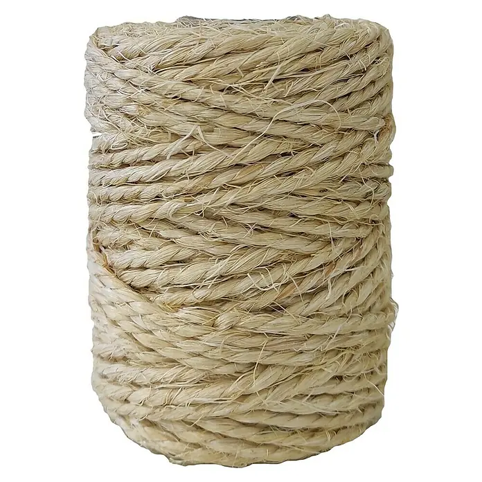 Cuerda - Masa neta: 750 g, Materiales naturales, 2 cabos - Primer plano de un rascador cilíndrico para gatos envuelto en cuerda de sisal, perfecto para que las mascotas afilen sus garras y jueguen.