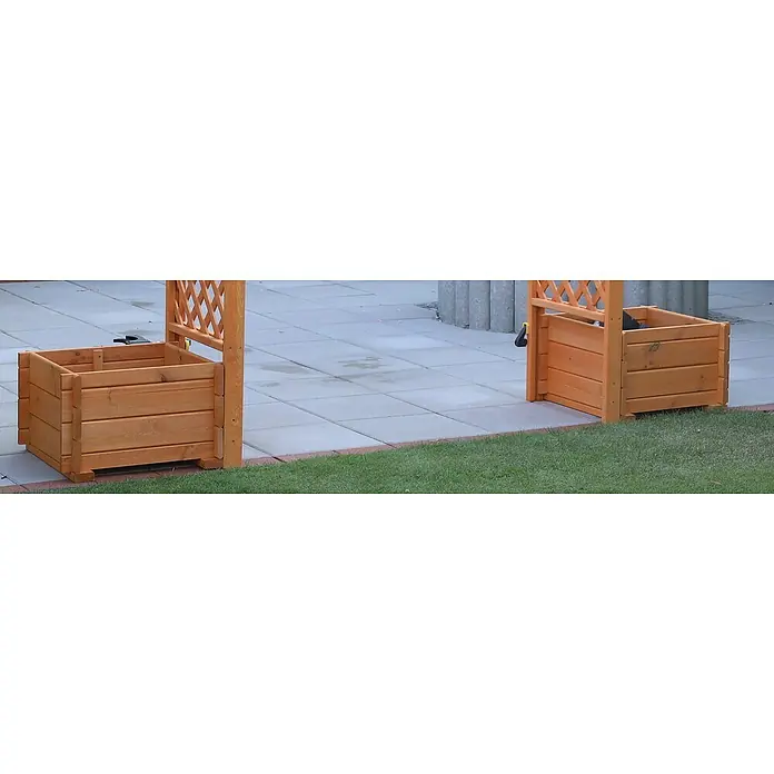 Promadino Pflanzkasten Bamberg - Außenmaß (L x B x H): 52 x 52 x 32 cm, Holz, Honigbraun - Nahaufnahme von zwei hölzernen Pflanzgefäßen mit Spalieren, die auf einer Terrasse neben einem Rasen stehen.