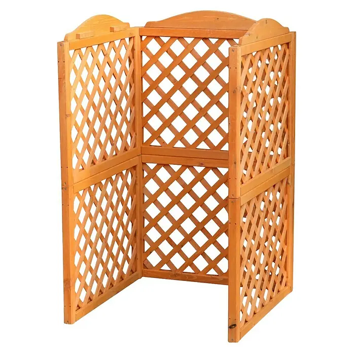 Promadino Mülltonnenbox Verkleidung Rex - 78,5 x 86,5 x 128 cm, Honigbraun - Das Bild zeigt eine hölzerne Gartensichtschutzwand mit einem Gittermuster, die Privatsphäre und Schutz im Garten bietet.