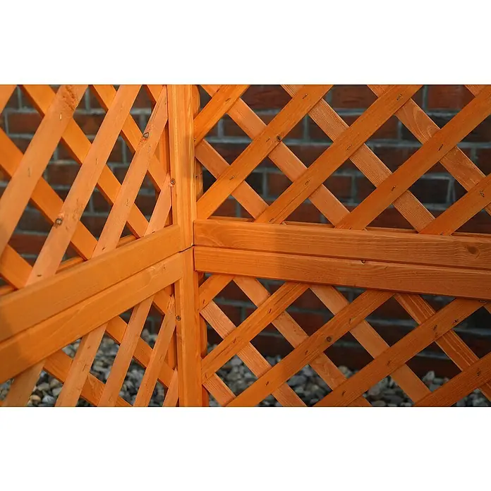 Promadino Mülltonnenbox Verkleidung Rex - 78,5 x 86,5 x 128 cm, Honigbraun - Detailaufnahme eines orangefarbenen Holzspaliers, das eine dekorative und funktionale Struktur im Garten oder auf der Terrasse bietet.