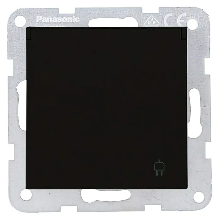 Panasonic Karre Plus 55 Klappdeckelsteckdose WDTT03109EBE-EU1 - Schwarz matt, Matt, 16 A, Unterputzmontage - Schwarzes Panasonic Steckdosenmodul mit silbernem Montagrahmen und Steckersymbol.