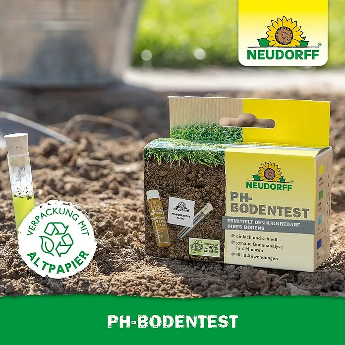 Neudorff pH-Bodentest - 8 Stk. - Nahaufnahme eines Neudorff pH-Bodentest-Kits, das auf Gartenerde steht.