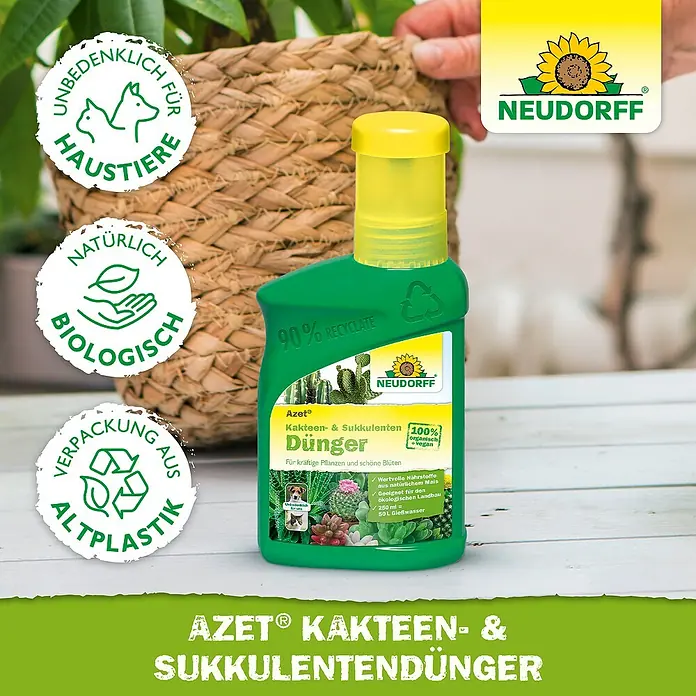 Neudorff Azet Kakteendünger - 250 ml - Grüne NEUDORFF Azet Kakteendüngerflasche, 90% recycelt, haustiersicher, bio, mit gelbem Deckel, in Pflanzenpflege-Umgebung.