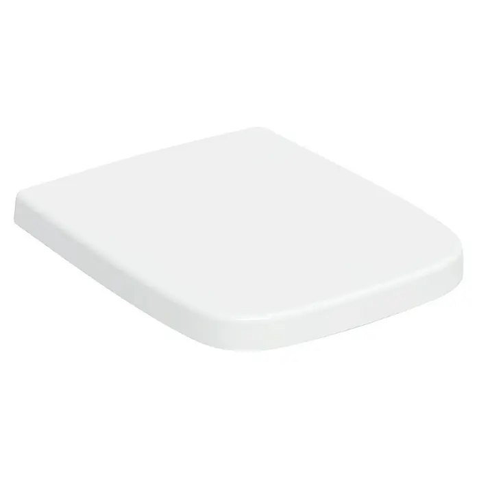 Geberit Renova Plan WC-Sitz Typ 1 - Duroplast, Weiß, Mit Absenkautomatik - Das Bild zeigt eine weiße Toilettenbrille in einer leicht erhöhten Perspektive, die ein schlichtes und modernes Design präsentiert.