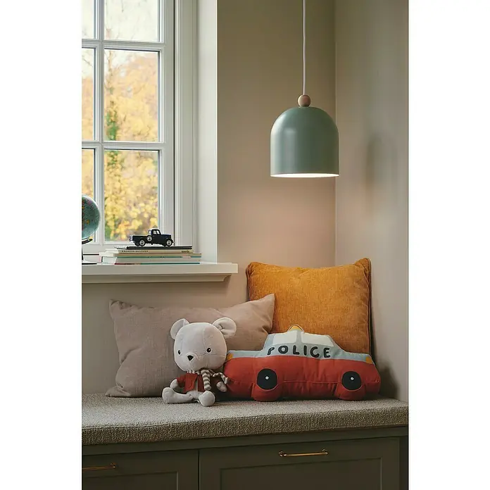 Nordlux Lámpara colgante redonda Gaston - 40 W, Ø x Al: 20 x 200 cm, Verde, E27 - Lámpara colgante en habitación infantil con oso de peluche y coche de juguete. La lámpara tiene un color verde suave e ilumina la habitación.