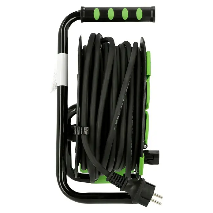 Kabeltrommel - Kunststoff, 25 m, H05RR-F, IP44 - Aufgerollte Kabeltrommel mit schwarzem Kabel und grünem Gehäuse, ideal für den flexiblen Einsatz von Elektrogeräten im Innen- und Außenbereich.