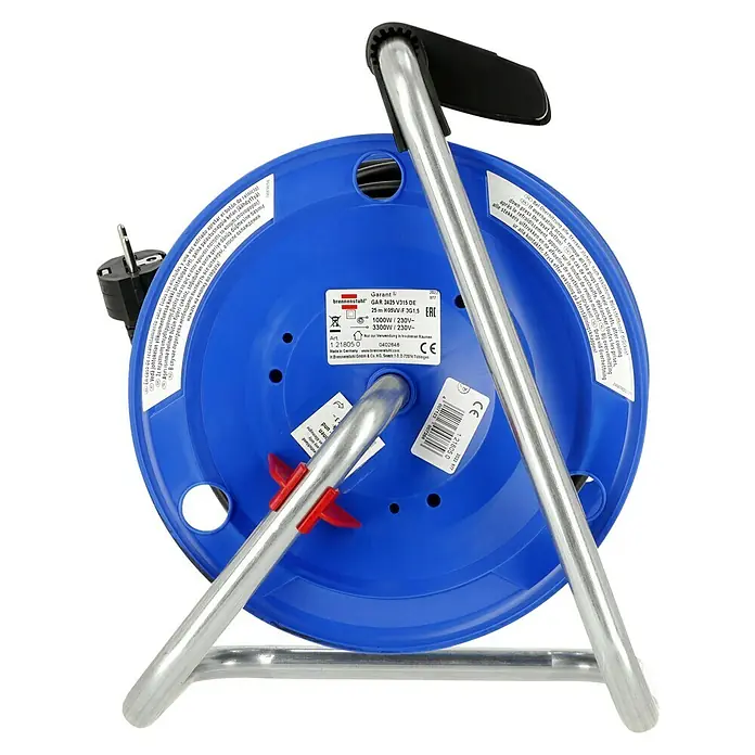 Brennenstuhl Garant Kabeltrommel - Spezialkunststoff, 25 m, H05VV-F, IP20 - Blaue Brennenstuhl Garant Kabeltrommel GAR 2425 V315 DE mit silberfarbenem Metallständer und Warnhinweisen.