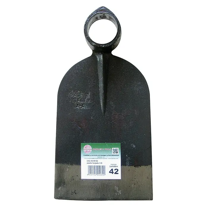 Azada 2A - Anchura de trabajo: 12 cm, Material cabezal del equipo: Acero - Primer plano de una azada italiana con la inscripción "Made in Italy", perfecta para tareas de jardinería.