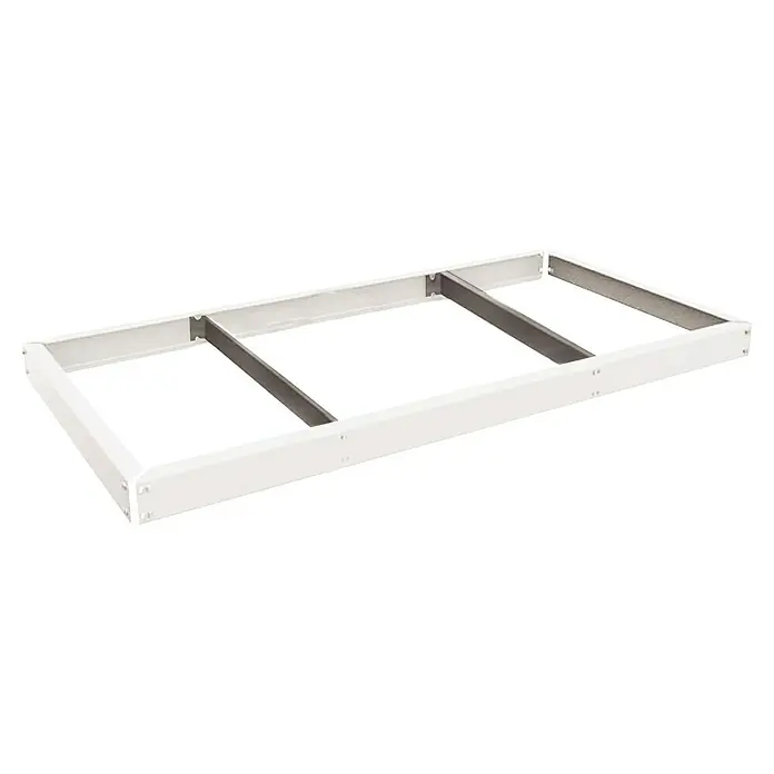 Simonrack Simonforte Estante adicional Metal sin bandejas - Al x An x Pr: 6,5 x 240 x 60 cm, Blanco - Un marco metálico rectangular robusto, ideal para construir estructuras o muebles, presentado sobre un fondo neutro.