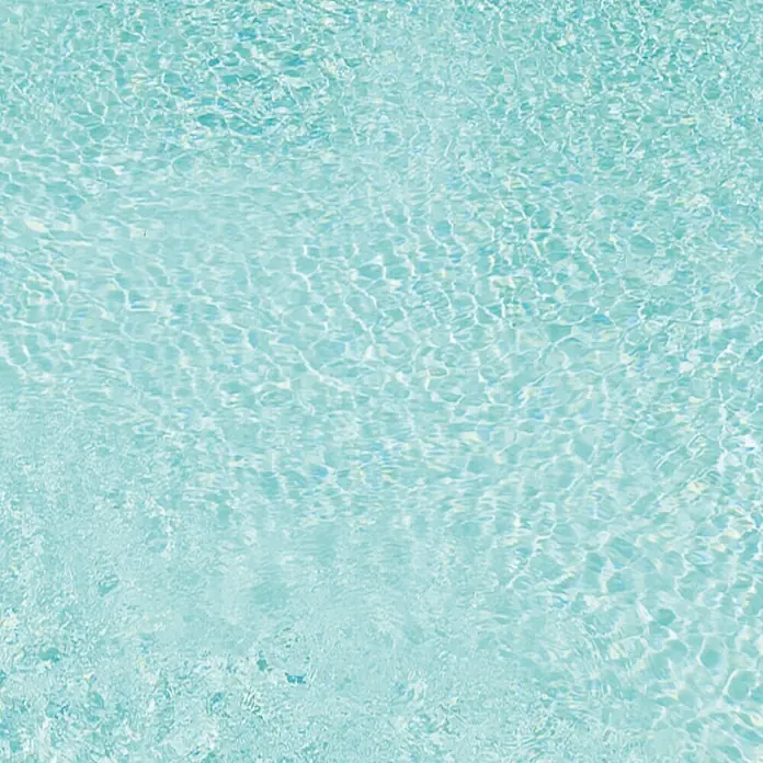 myPool Poolfolie mit Einhängebiese - Ø x H: 400 x 135 cm, 0,8 mm, Sand, Rund - Ein faszinierendes Bild von glitzerndem, türkisfarbenem Wasser, das eine beruhigende und erfrischende Atmosphäre schafft.