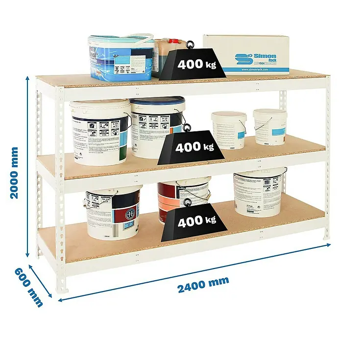 Simonrack Simonforte Estantería para cargas pesadas Chipboard - Al x An x Pr: 200 x 240 x 60 cm, Capacidad de carga por balda: 400 kg, Número de baldas: 3 ud., Inserción, Blanco/Madera - Una estantería robusta de alta resistencia con tres niveles, cargada con cubos de pintura y pesos, dimensiones 2000 x 2400 x 600 mm.