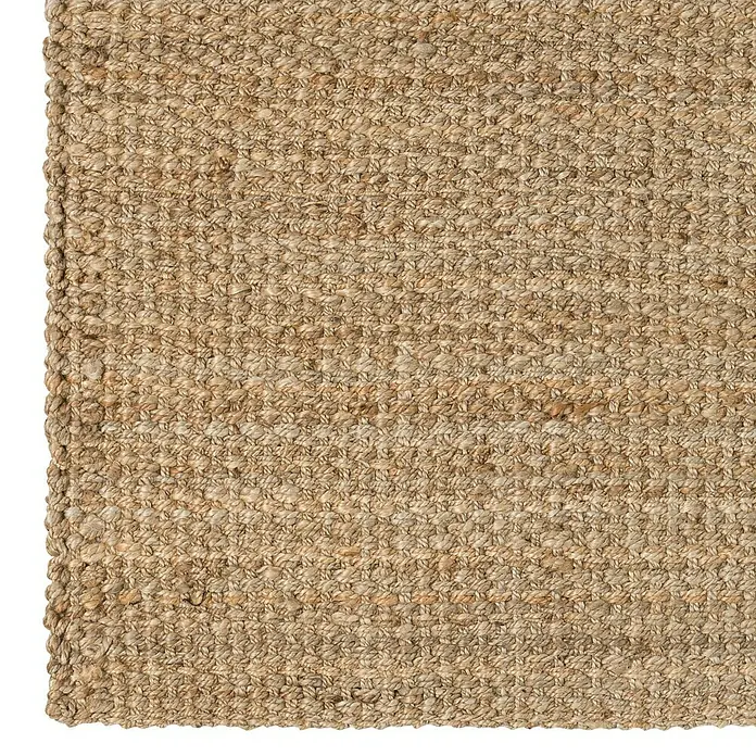 Alfombra de yute Siena - Beige, 110 x 60 cm - Primer plano detallado de una alfombra tejida de fibra natural con tonos marrones cálidos, resaltando su textura y patrón.