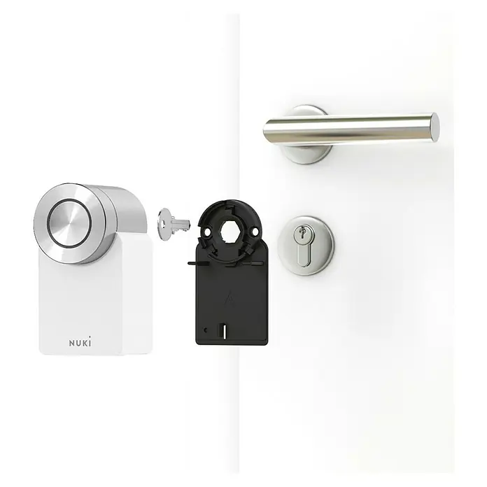 Nuki Cerradura electrónica Smart Lock 4 Pro - L x An x Al: 6 x 6 x 11 cm, Bluetooth, Blanco/Cromo - La imagen muestra un sistema Nuki Smart Lock, que incluye el Smart Lock, una placa de montaje y una llave.