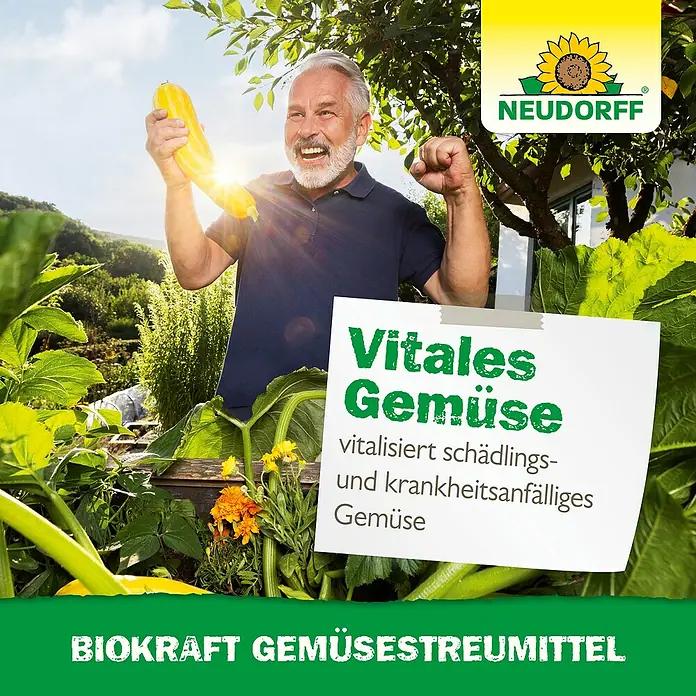 Neudorff BioKraft Gemüse-Streumittel - 500 g - Mann freut sich über vitales Gemüse, beworben von Neudorff Biokraft Gemüsestreumittel.