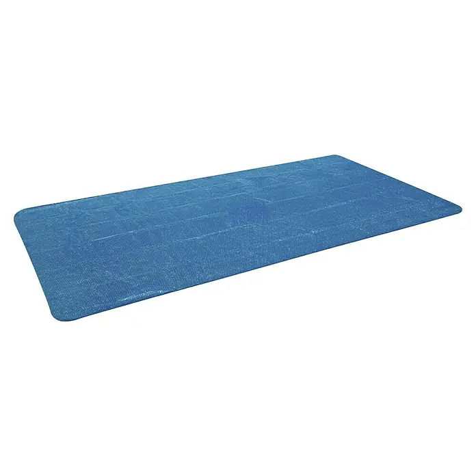 Bestway Solarabdeckplane - L x B: 336 x 703 cm, Material: Kunststoff - Das Bild zeigt eine blaue Poolabdeckung, die auf einer Oberfläche liegt, möglicherweise um ein Schwimmbecken vor Schmutz und Wärmeverlust zu schützen.