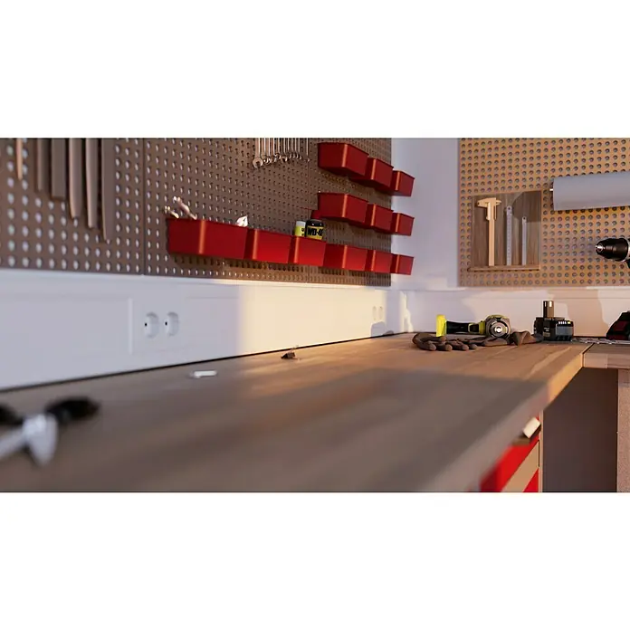 Inneneck-Profil - Passend für: Brüstungskanal BR 70 x 130 mm, Reinweiß - Werkbank mit Werkzeugen und Werkzeugwand, ideal für Bastler und Handwerker. Praktische Aufbewahrungslösungen für Ordnung in der Werkstatt.