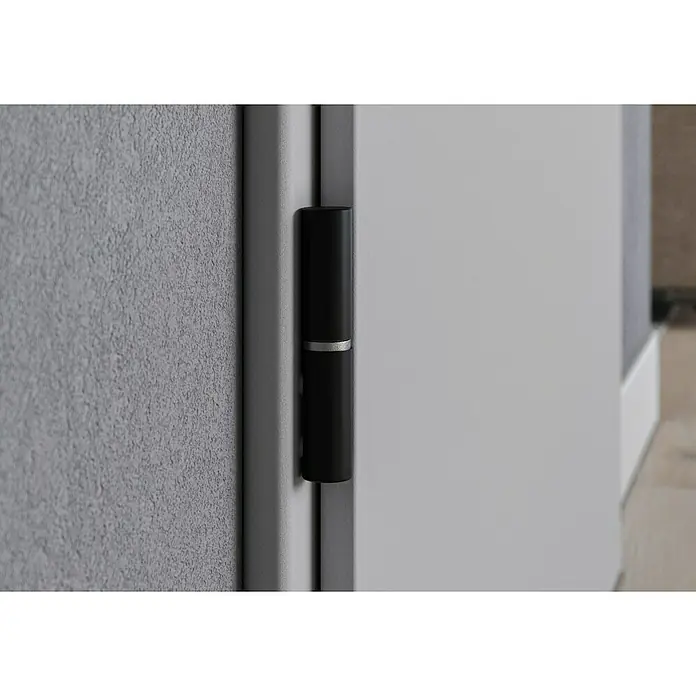 Diamond Doors Zimmertürgarnitur Black Panther L-Form Premium PVD - Stärke Tür: 38 mm - 45 mm, Buntbart, Edelstahl, L-Form - Nahaufnahme eines schwarzen Türscharniers an einer modernen, weißen Tür, das hochwertige Design und Funktionalität vereint.