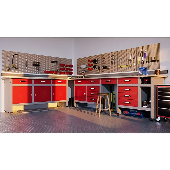 Kabelkanal - L x B x H: 2 m x 60 mm x 40 mm, Grau - Ein gut organisierter Arbeitsplatz mit Werkbank, Werkzeugen an der Wand und einem Werkzeugwagen. Perfekt für Heimwerkerprojekte.