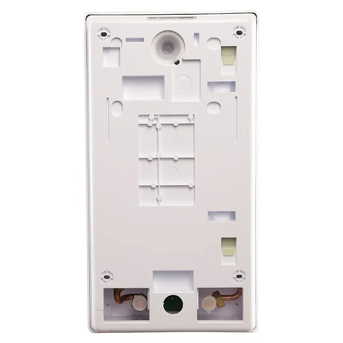 Thermoflow Durchlauferhitzer Elex 3 in 1 - 24 kW, Elektronisch, Geschlossen - Rückansicht eines weißen Thermoflow-Produkts mit verschiedenen Aussparungen und Anschlüssen, die für eine Installation erforderlich sind.