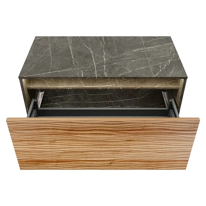 Lanzet Dune Waschtischunterschrank - B x T x H: 100,3 x 46,2 x 46 cm, Grau-Marmor/Berg Eiche - Nahaufnahme eines modernen Badezimmerunterschranks mit Schublade, Marmorplatte und Holzstruktur für ein stilvolles Ambiente.