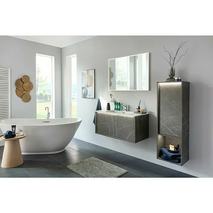 Lanzet Dune Einbauwaschbecken - 101 x 46,5 cm, Weiß - Elegantes Badezimmer mit freistehender Badewanne, Waschtisch mit Marmoroptik und passendem Spiegelschrank mit integrierter Beleuchtung.