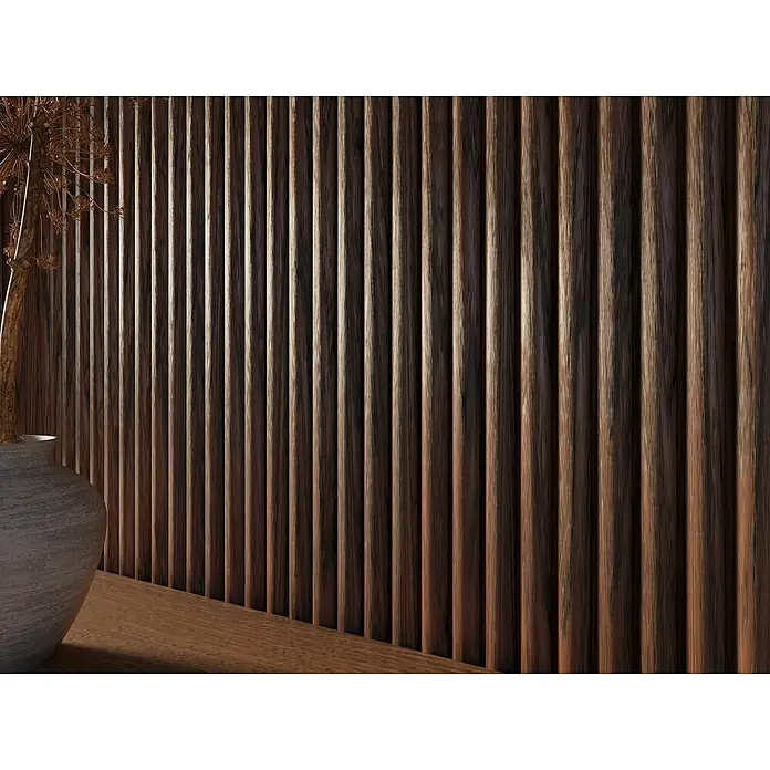 CanDo Akustikpaneel Curve - Walnuss Uni, 2.600 x 300 x 19 mm, 2 Stk. - Eine Nahaufnahme einer Wand mit Holzlatten und einer Vase mit dekorativem Zweig. Edles Design für stilvolle Innenräume mit Holzelementen.