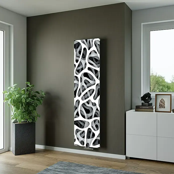 Ximax Designheizkörper - B x H: 599 x 1.800 mm, Wärmeleistung bei Vorlauftemperatur von 75 °C (D: 50): 893 W, Abstrakt Schwarz/Weiß - Hoher, wandmontierter Designheizkörper mit auffälligem schwarz-weiß-grauem Abstraktmuster in einem modernen Wohnraum.
