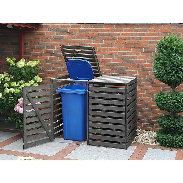 Promadino Mülltonnenbox Variov -  - Holzstrukturierter Mülltonnenunterstand mit einer blauen Mülltonne darin, einer Gartentür und einer Holzstruktur, die als Tisch verwendet wird.