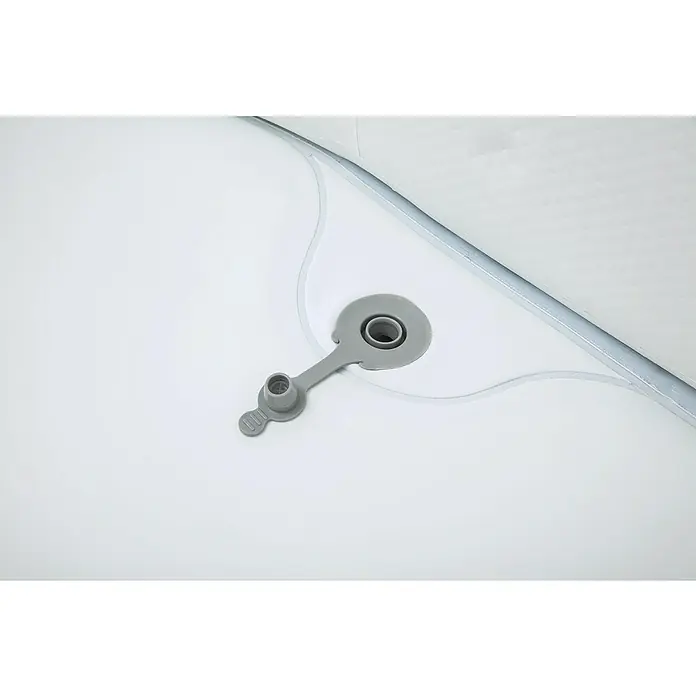 Bestway Lay-Z-Spa Eisbad Glacial Dip - L x B x H: 152 x 92 x 71 cm - Detailaufnahme eines aufblasbaren Produkts mit grauem Ventil und Verschluss, ideal für Camping oder Outdoor-Aktivitäten.
