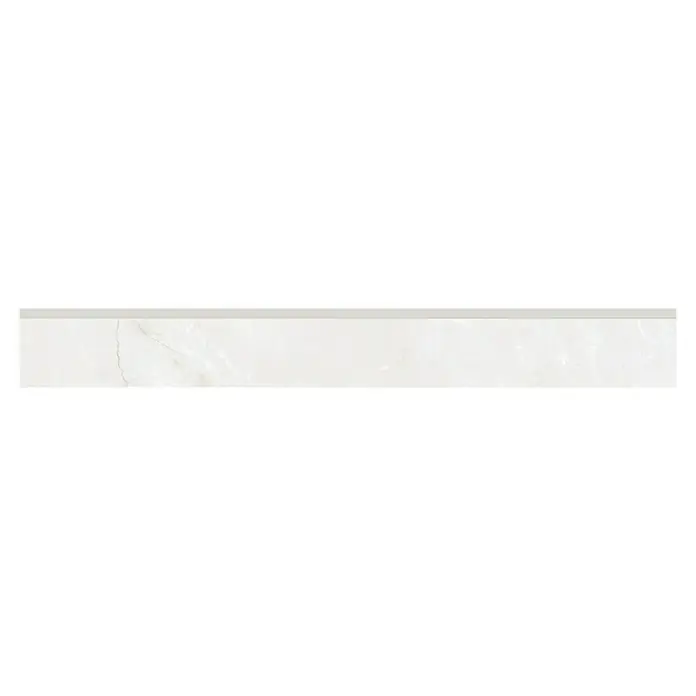 Zócalo cerámico Sublime - 7,2 x 60 cm, Blanco, Brillante, 18 pzs. - Primer plano de una encimera de mármol de color claro, que muestra sutiles vetas para una superficie elegante y de alta calidad.