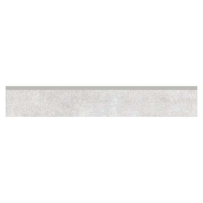 Zócalo cerámico Cortals - 7,2 x 45 cm, Perla, Mate, 18 pzs. - Primer plano de un patrón de azulejo blanco, que muestra un aspecto fino y текстуizado con sutiles variaciones de color para un diseño elegante.