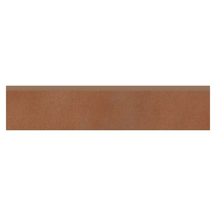 Zócalo cerámico Cali Antislip - 7,2 x 33,3 cm, Teja, Mate, 22 pzs. - Primer plano de un trozo de baldosa de terracota que muestra una fina textura similar al papel de lija.