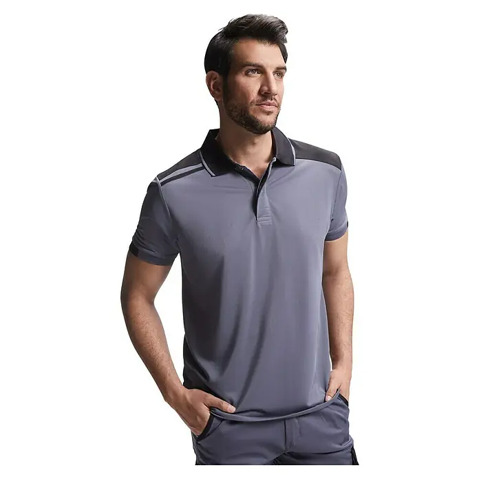 Polo Samurai - M, Plomo/Negro, 100% poliéster - Polo gris para hombre con detalles negros, ofrece un ajuste cómodo y un diseño elegante para el hombre moderno.
