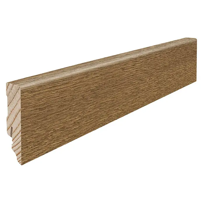 Living by Haro Sockelleiste Eiche Vintage - 220 cm x 19 mm x 58 mm, Fichte - Hellbraune Holzoptik Sockelleiste mit sichtbarer Maserung und Profil.