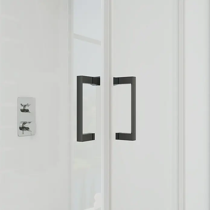 Aurlane Eckdusche Factory - L x B x H: 90 x 90 x 200 cm, Beschichtet, Schwarz, Glasstärke: 6 mm, 47cm Einstiegbreite - Klare Duschtüren mit schwarzen Stangengriffen und einer verchromten Duscharmatur.