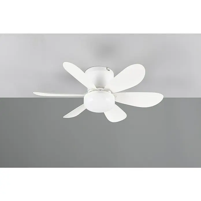 Trio Lighting Ventilador de techo Lund - Blanco, 53 cm, 12 W, Blanco cálido - Primer plano de un ventilador de techo blanco con cinco aspas y una lámpara redonda en el centro, montado en un techo gris.