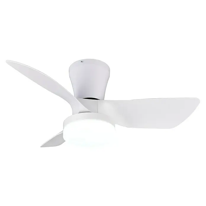 Trio Lighting Ventilador de techo Randers - Blanco, 76 cm, 20 W, Blanco cálido - Primer plano de un moderno ventilador de techo blanco con tres palas e iluminación integrada, ideal para espacios pequeños.