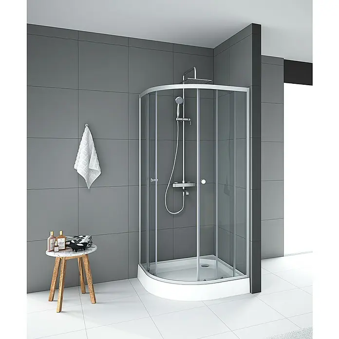Aurlane Komplettdusche Silver - 90 x 90 x 200 cm, Weiß/Silber - Geräumige Duschkabine mit silbernen Rahmen und quadratischem Duschkopf in einem modernen Badezimmer mit grauen Fliesen und weißem Boden.
