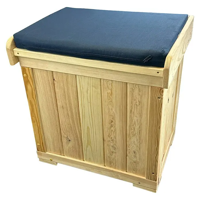 Promadino Auflagenbox Patrick - 56 x 43 x 56 cm, Holz, Natur, Mit Auflage, Mit Sitzfunktion - Quadratischer Hocker aus Holz mit marineblauem Kissen, ideal für zusätzlichen Sitzplatz und Stauraum. Er ist praktisch und dekorativ.