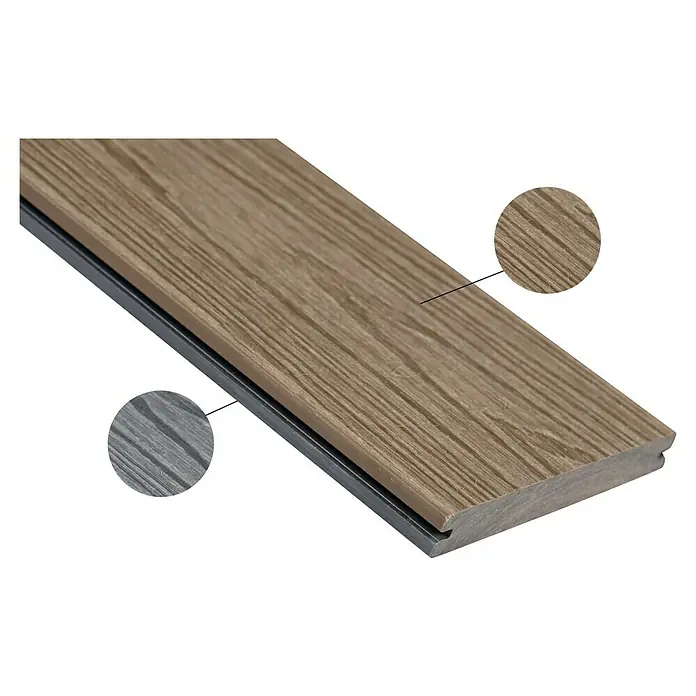 Elephant Terrassenbau-Set WPC strongWood - Teak/Grau, Deckfläche pro Paket: 25 m² - Braune Holzmaserung-Verbundterrassendiele, dunkelgraue Unterseite, mit seitlicher Nut.
