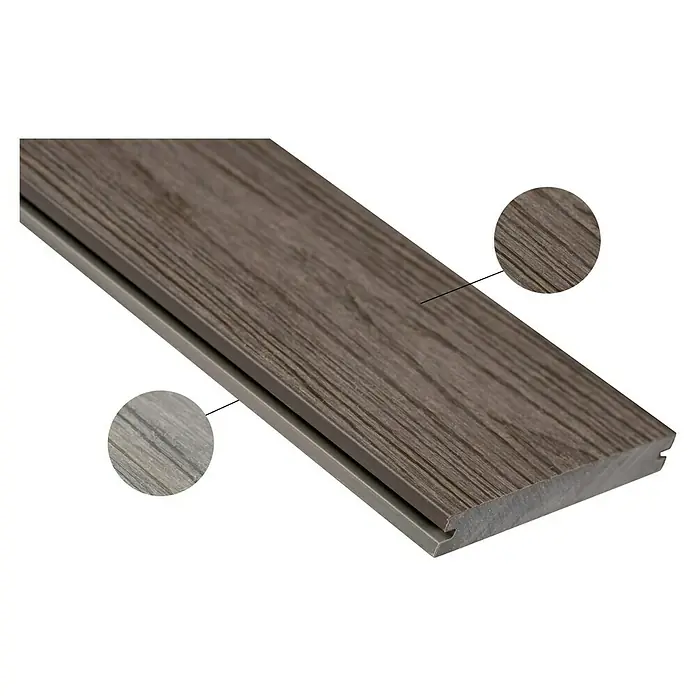 Elephant Terrassenbau-Set WPC strongWood - Walnuss/Vintage, Deckfläche pro Paket: 25 m² - Zweiseitiges WPC-Terrassendiele: dunkelbraune Holzmaserung oben, hellgraue gerillte Unterseite.
