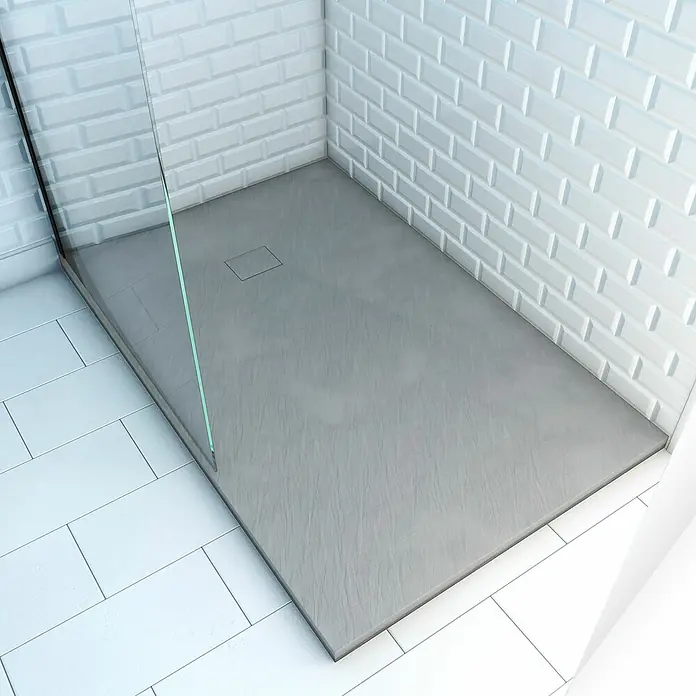 Aurlane Duschwanne Stone - L x B: 120 x 80 cm, High Pressure Tech, Grau - Strukturierte graue Duschwanne mit quadratischem Abfluss, in eine moderne geflieste Duschkabine integriert.