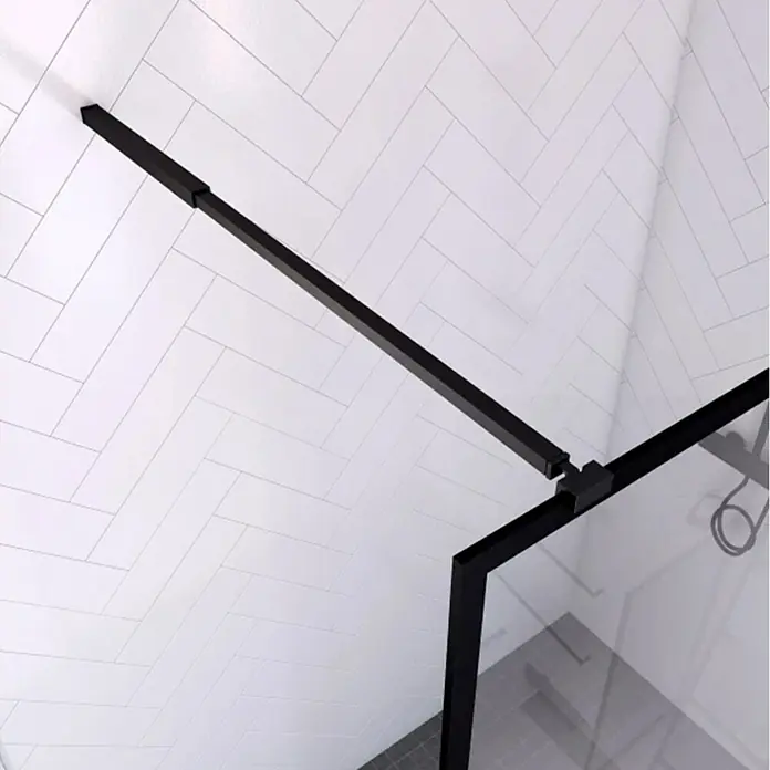 Aurlane Duschwand Factory - B x H: 90 x 200 cm, Beschichtet - Detailaufnahme einer Duschkabine mit schwarzem Rahmen und Haltestange vor weißer, gemusterter Wand.