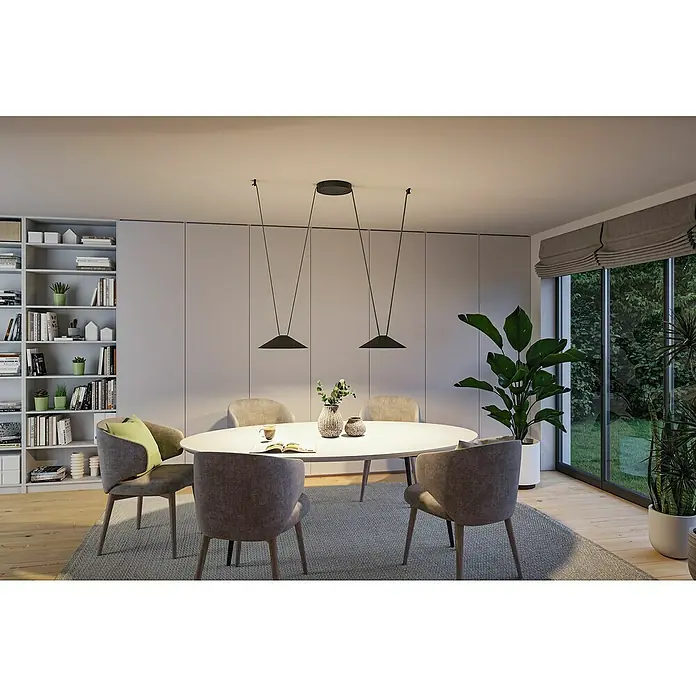 Paulmann ULine LED-Pendelleuchte rund Cone - 12 W, Ø x H: 35 x 9 cm, Warmweiß, Schwarz - Esszimmer mit einem ovalen Esstisch, Stühlen und einer modernen Pendelleuchte. Die Einrichtung ist stilvoll und einladend.